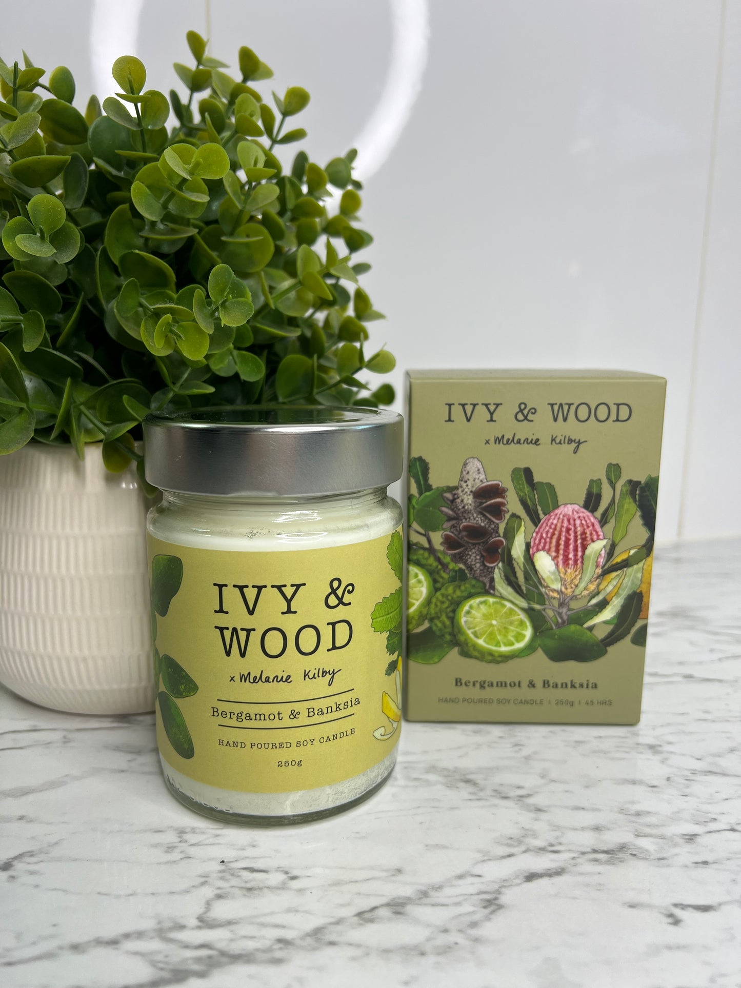 Ivy & Wood Soy Candle- Bergamot & Banksia 250g